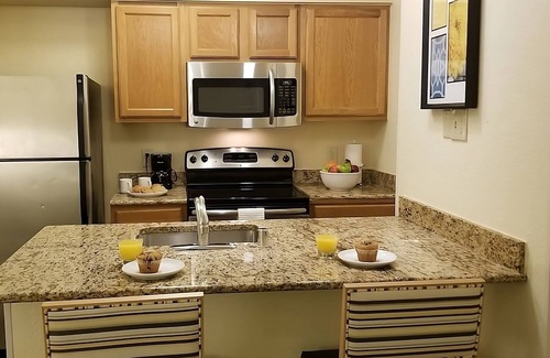 White Station Casa | Your Home Far Away From Home! w/ Kitchen, Pets Allowed, Close to Memphis Zoo!