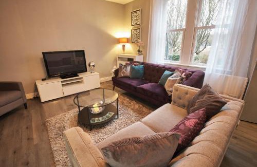 Houghton le Spring Casa | Your Home from Home - River bank