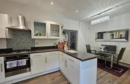 Houghton le Spring Casa | Your Home from Home - River bank