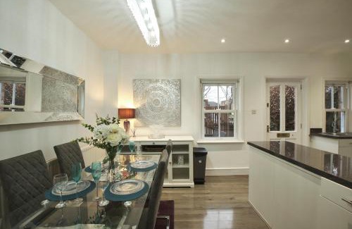 Houghton le Spring Casa | Your Home from Home - River bank