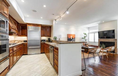 Hillcrest Casa | Your Home in San Diego - Two-Car Garage