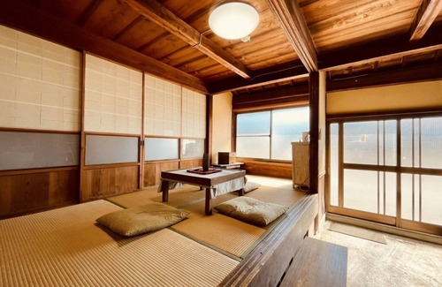 Shirahama Casa | Your home, Kawakaze, located on the riverside, an old private house where you can feel the wind of the river.