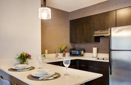 Mount Tabor Complejo | Your Home Away From Home! Fully-equipped Kitchen, Free Breakfast, Pets Allowed!