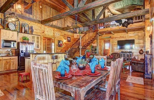 New Braunfels Cabina | Your Ideal Country Escape at 3 Chicks Ranch!