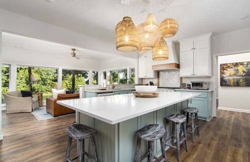 Hot Springs Village Casa | Your Lake Balboa Oasis: Luxury Meets Nature