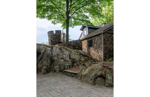Greenwood Lake Casa | Your lakefront castle awaits you …