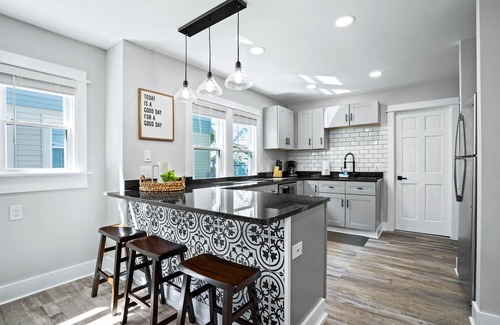 Bay View Casa | Your Milwaukee Getaway: Perfect for Families & Groups! 6 Minutes from Downtown!