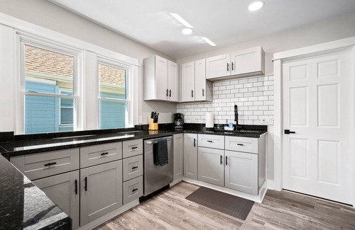 Bay View Casa | Your Milwaukee Getaway: Perfect for Families & Groups! 6 Minutes from Downtown!
