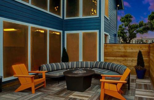 Brentwood Apartamento | Your Modern 2B Getaway - W/D, Pool, Prkg - 10min to DTWN