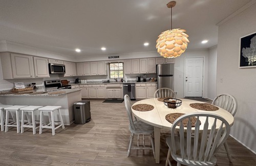 Converse Casa | "Your Next STAY" Clean, private, and convenient upstate home near I-85!