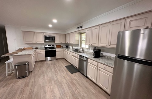 Converse Casa | "Your Next STAY" Clean, private, and convenient upstate home near I-85!