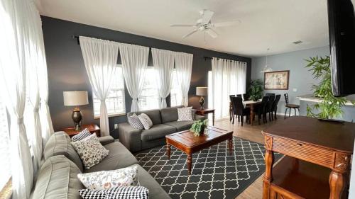 Bellavida Casa | Your Oasis Awaits! Indulge at Florida Hideaways 4BD Pool Home