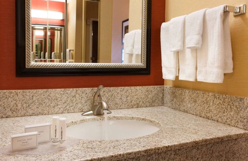 Las Vegas Hotel | Your Oasis in the Heart of Summerlin! 2 Comfortable Rooms! Outdoor Pool!