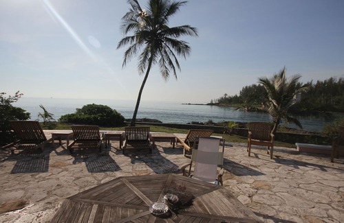 Andros Town Casa | Su propiedad frente al mar lo espera, incluyendo 3 Master Suites y playa privada