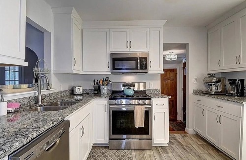 Cottage Line Casa | Your own private beach with this charming 3-bedroom beachfront house!