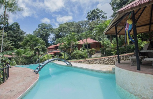 Ballena Hotel | 5 Villas privadas, auténticas, de estilo español.