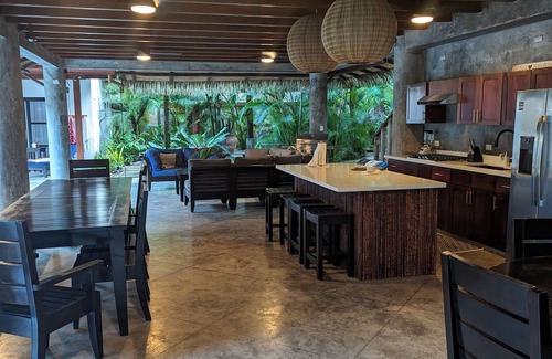Playa Guiones Casa | Su propio resort boutique de lujo privado a solo 2 minutos de la playa