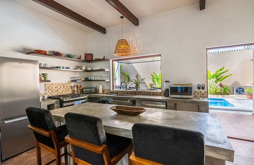 Emiliano Zapata Casa | Your own Private Oasis with Heated Saltwater Pool! 5 minute walk to beach/town