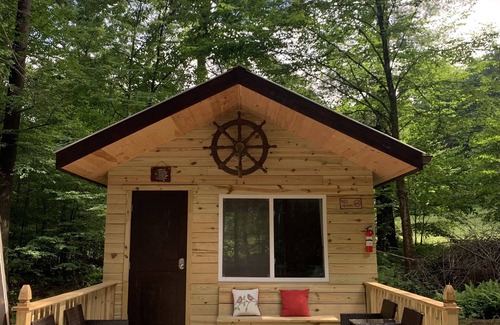 Fishs Eddy Cabina | Your own private Pine House!