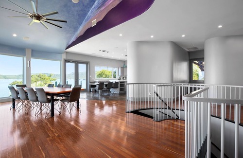 Hughes Park Lake Casa | ¡Impresionantes vistas y fácil acceso al lago desde Your Private Waterfront Resort!
