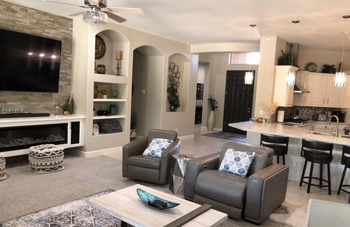 Palm Valley Casa | Your own Resort in The Heart of Goodyear☀️🌴 No Fee Heat for Heated pool & Spa!