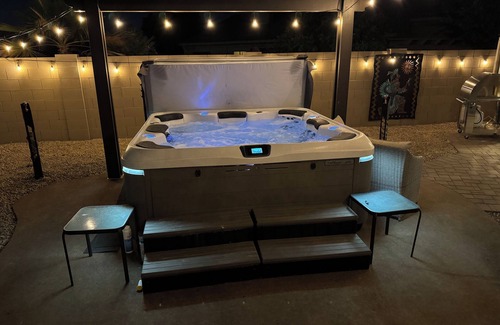 Palm Valley Casa | Your own Resort in The Heart of Goodyear☀️🌴 No Fee Heat for Heated pool & Spa!