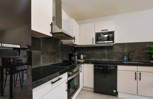 Palm Beach Condominio | Your Palm Beach Getaway: Walk to Beach & Hotels