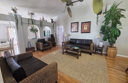 Tropic Casa | Your Paradise Cave Vacay