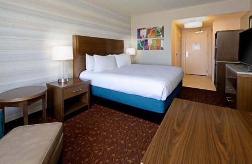 Albuquerque Hotel | Your Passport to Relaxation! 2 Relaxing Units, Indoor Pool, Pets Allowed!