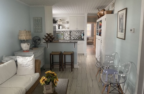 Isle of Palms Cabaña | ¡Tu escapada perfecta a la isla! ¡Estamos a solo 250 yardas de la playa!
