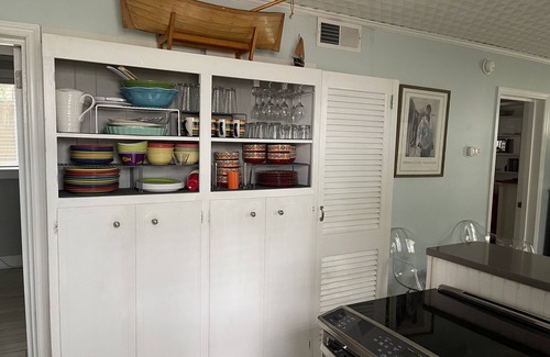 Isle of Palms Cabaña | ¡Tu escapada perfecta a la isla! ¡Estamos a solo 250 yardas de la playa!