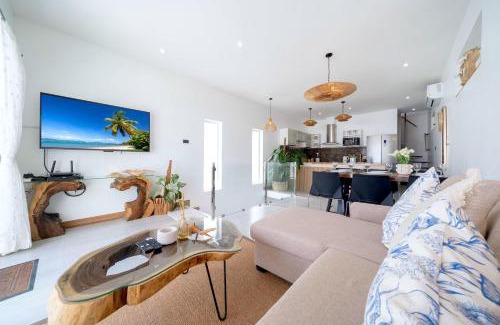Ban Saiyuan Villa | Your Piece of Tropical Paradise - 3BR Villa Mare with Pool & Elegant Interiors near NaiHarn Beach