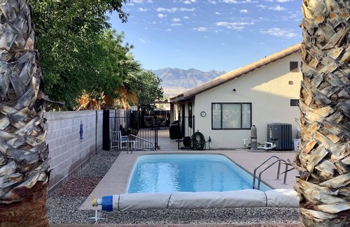 Mesquite Casa | Tu lugar en el sol! Casa tranquila, piscina privada, bañera de hidromasaje