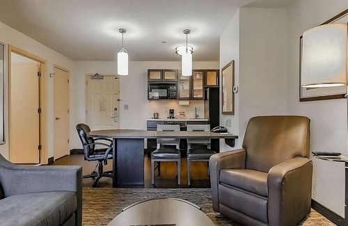 Newell Hotel | Your Pleasant Vacation! Short Drive to Mallard Creek Greenway