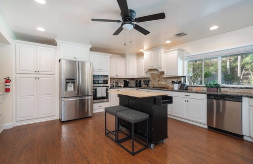 Bakersfield Casa | Your Poolside Hideaway