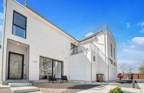 MLK Casa | Your private ACL stylish gated home minutes from the music