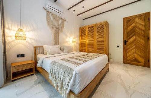 Penestanan Villa | Your Private Oasis in Bali - Modern Villa, Big Pool, Lush Surroundings