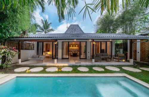 Penestanan Villa | Your Private Oasis in Bali - Modern Villa, Big Pool, Lush Surroundings