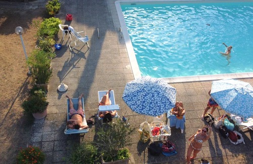 Trebbiantico Villa | Su relajación a 3 km del mar. Piscina privada y parque. Ideal para 12 personas.