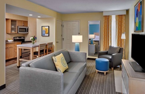 Chesterfield Apartamento | Your Relaxing Getaway Awaits! Pets Allowed, FREE Parking & Breakfast!