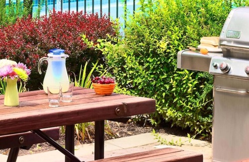 Highland Hills Casa | Your Relaxing Getaway Awaits! Free Parking, Pets are Welcome
