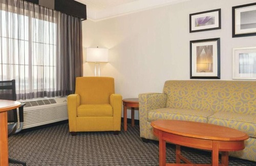 Guasti Casa | Your Relaxing Getaway Awaits! 2 Pet-Friendly Units Close to Golden Oak Park!