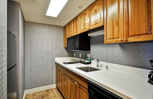 Camelback East Hotel | Your Relaxing Getaway Awaits! Full Kitchen, Free Breakfast, Pool, Pet-friendly!