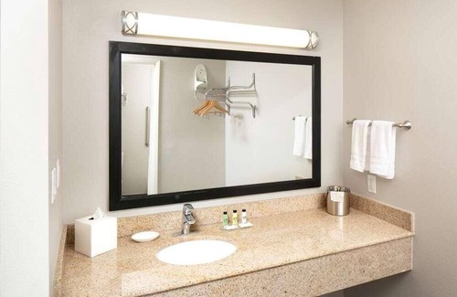 Temecula Hotel | Your Relaxing Getaway Near Old Town Temecula, Lake Skinner and Wine County!