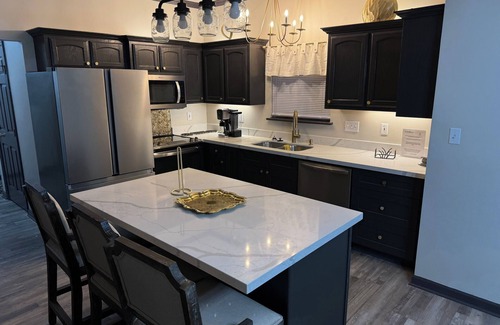 Lafayette Casa | Your stay at our "Cajun Gold Getaway" promises to be unforgettable. 5 Bedrooms!
