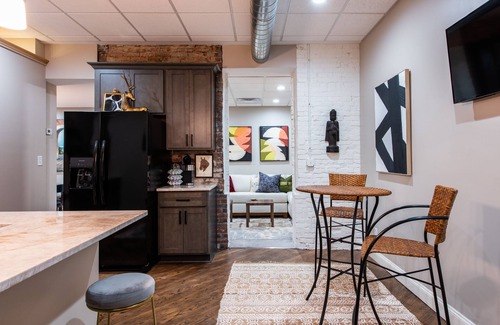 Smoketown Jackson Casa | YOUR URBAN OASIS - Paristown, Downtown, Highlands, NULU - brand new!!