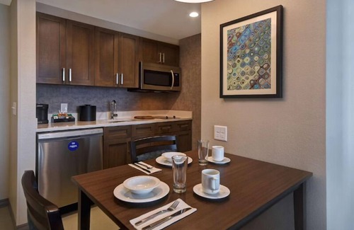 Florida Central Atlantic Coast Hotel | Your Winter Garden Oasis! Swimming Pool, Full KItchen, Pets Allowed!