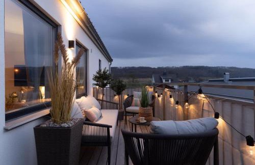 Bastad Casa | Youthful 3BR Flat with Balcony and Hobby Game Board