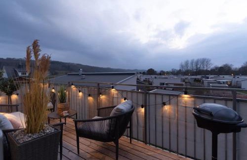 Bastad Casa | Youthful 3BR Flat with Balcony and Hobby Game Board