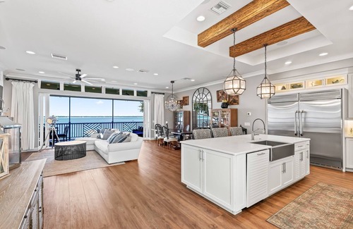 Weirsdale Casa | You’ve found the most luxurious lakefront rental in Central Florida!
